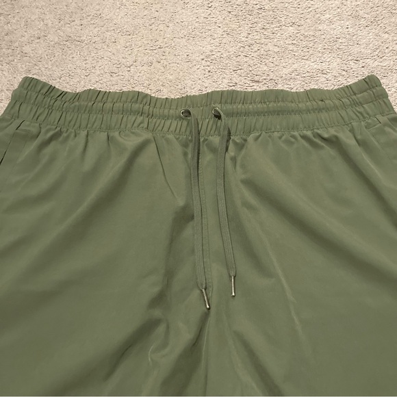 Women's Plus 1X Active Running Shorts Olive Green Elastic Waist Pockets Stretch - Picture 2 of 5